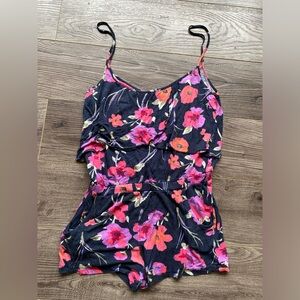 3/$15 Garage floral print navy tank top romper w/ pockets